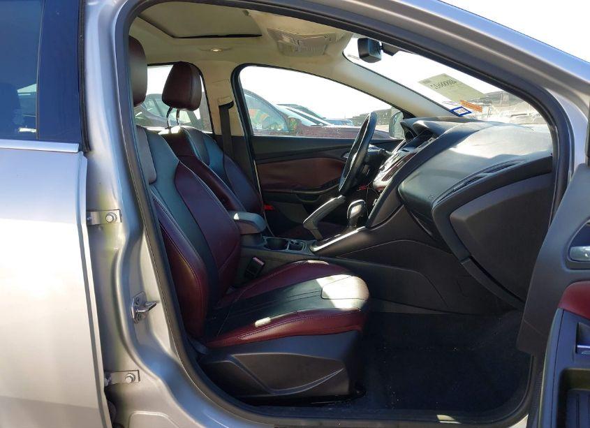 Photo 5 of 2012 Ford Focus SEL (VIN 1FAHP3M26CL215225)