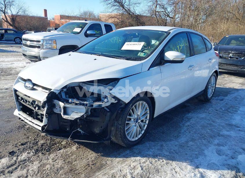 Photo 2 of 2012 Ford Focus SEL (VIN 1FAHP3M26CL462907)