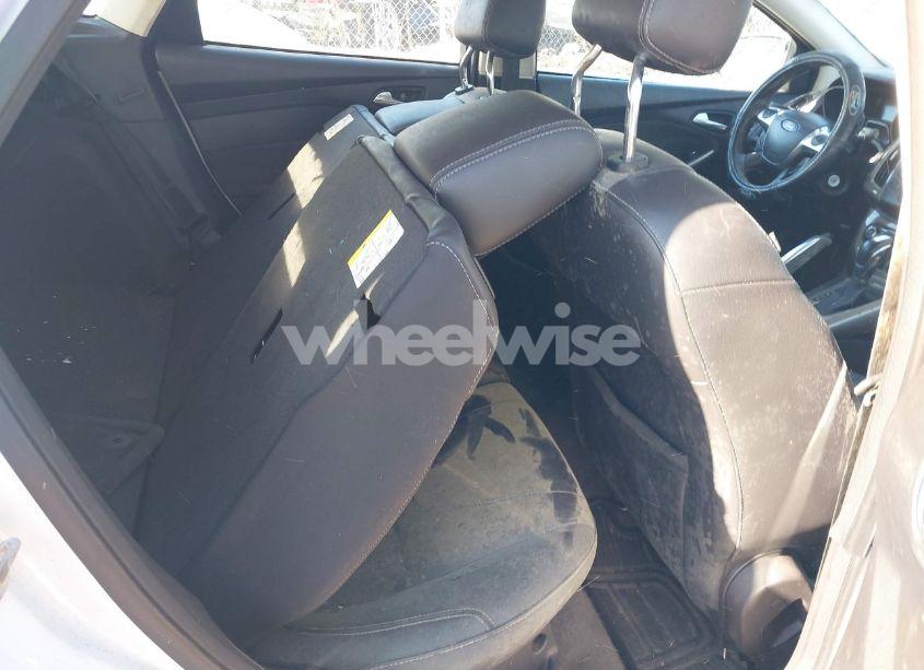 Photo 8 of 2012 Ford Focus SEL (VIN 1FAHP3M28CL193437)