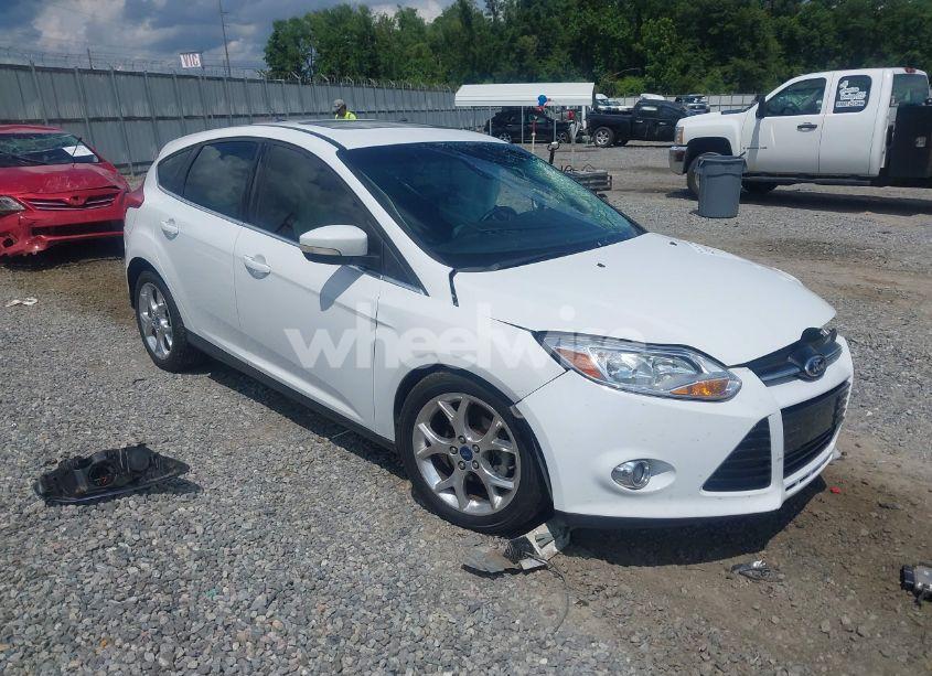 2012 Ford Focus SEL (VIN 1FAHP3M28CL370018) main photo
