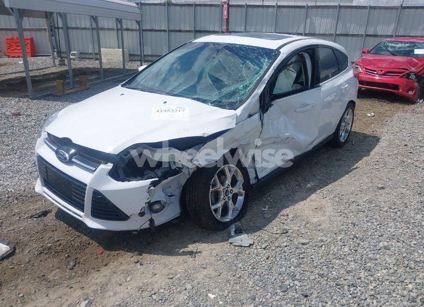 Photo 2 of 2012 Ford Focus SEL (VIN 1FAHP3M28CL370018)