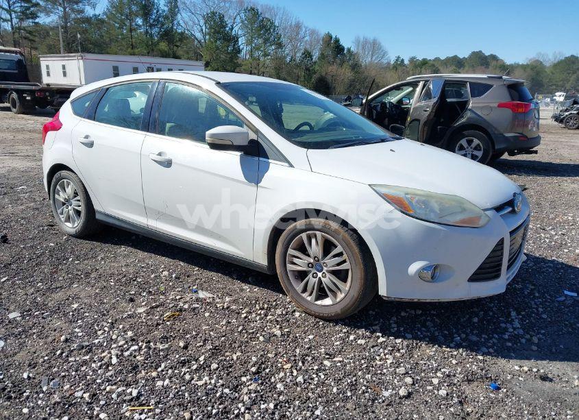 2012 Ford Focus SEL (VIN 1FAHP3M28CL374635) main photo