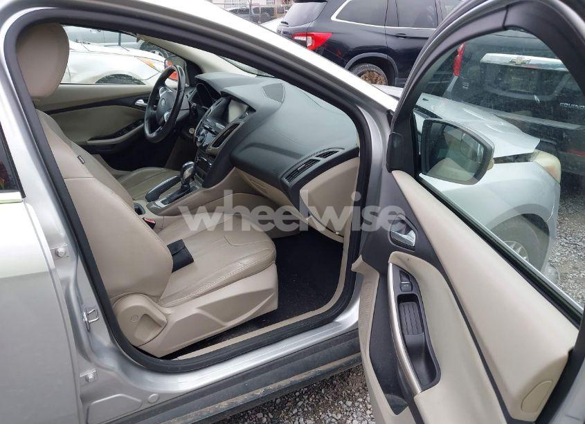 Photo 5 of 2012 Ford Focus SEL (VIN 1FAHP3M2XCL462327)