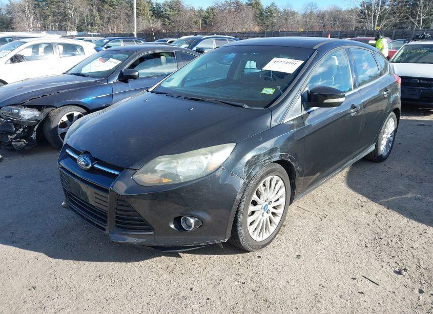 Photo 2 of 2012 Ford Focus TITANIUM (VIN 1FAHP3N23CL171831)