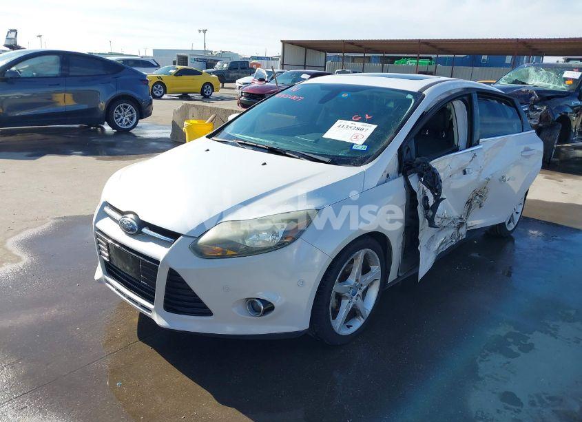 Photo 2 of 2012 Ford Focus TITANIUM (VIN 1FAHP3N25CL232225)