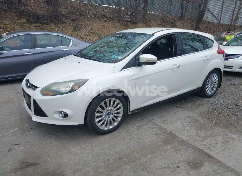 Photo 2 of 2012 Ford Focus TITANIUM (VIN 1FAHP3N26CL183004)