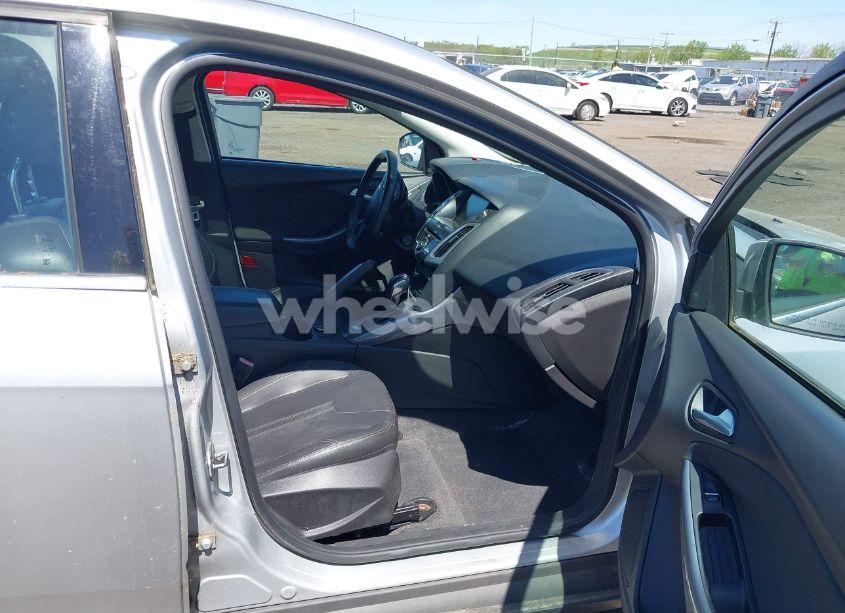 Photo 5 of 2012 Ford Focus TITANIUM (VIN 1FAHP3N28CL149792)