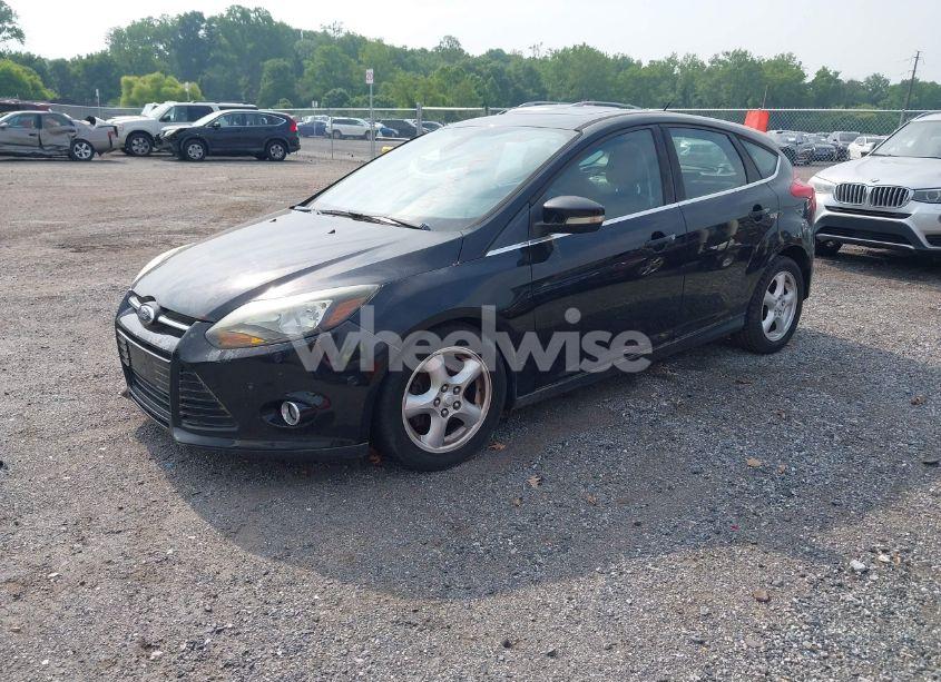 Photo 2 of 2012 Ford Focus TITANIUM (VIN 1FAHP3N28CL225852)