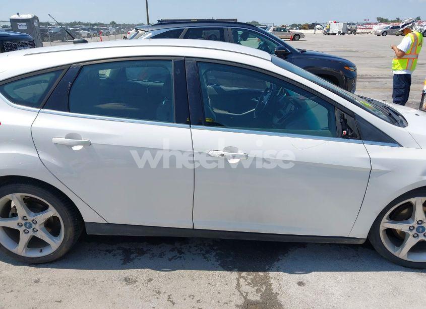 Photo 13 of 2012 Ford Focus TITANIUM (VIN 1FAHP3N28CL265350)