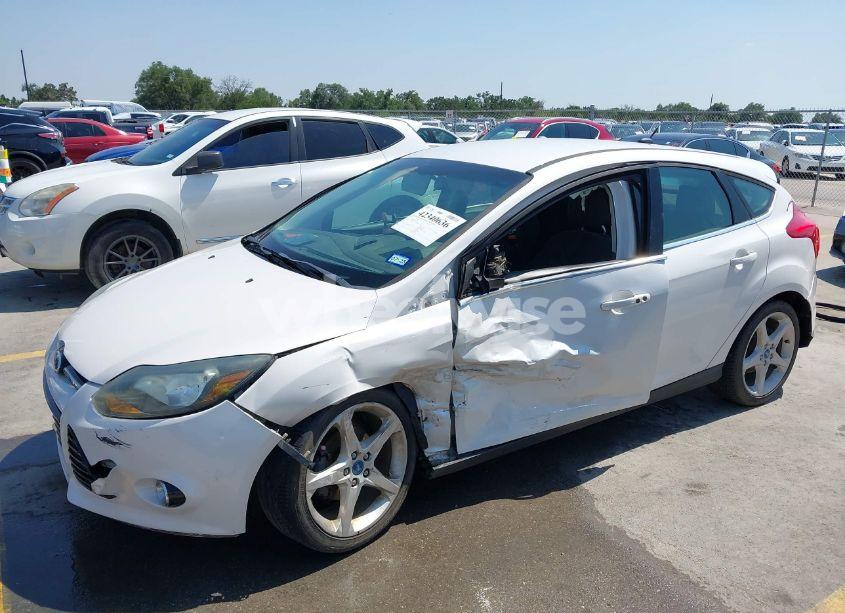 Photo 2 of 2012 Ford Focus TITANIUM (VIN 1FAHP3N28CL265350)