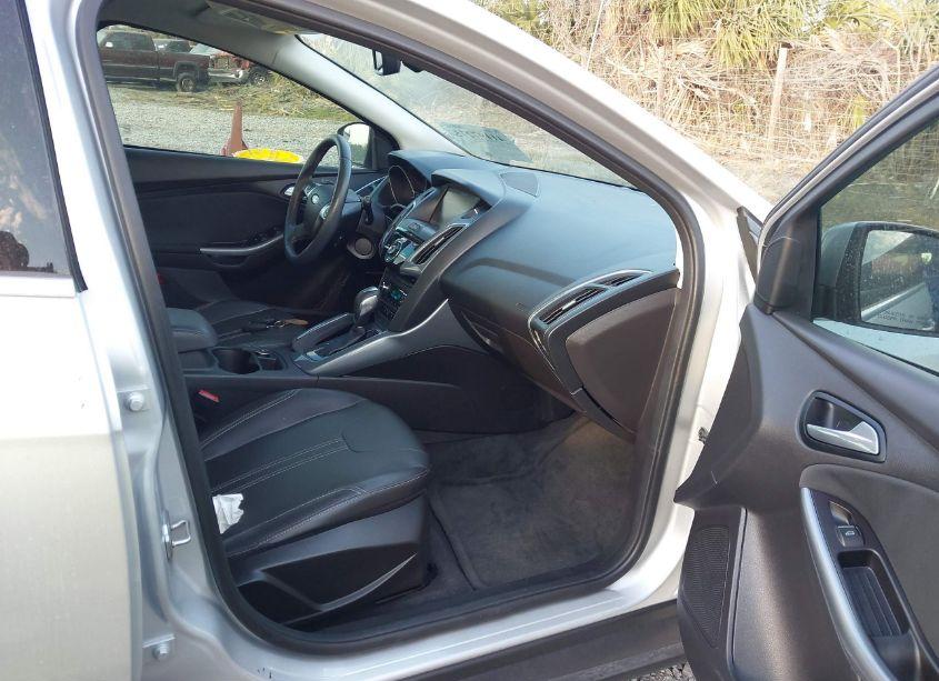 Photo 5 of 2012 Ford Focus TITANIUM (VIN 1FAHP3N2XCL298561)