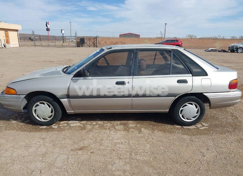 Photo 15 of 1992 Ford Escort LX (VIN 1FAPP14J8NW107360)