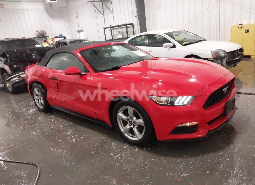 2015 Ford Mustang V6 (VIN 1FATP8EM0F5335702) main photo