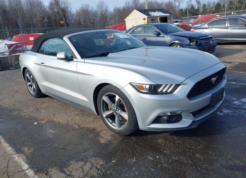 2015 Ford Mustang V6 (VIN 1FATP8EM2F5389955) main photo