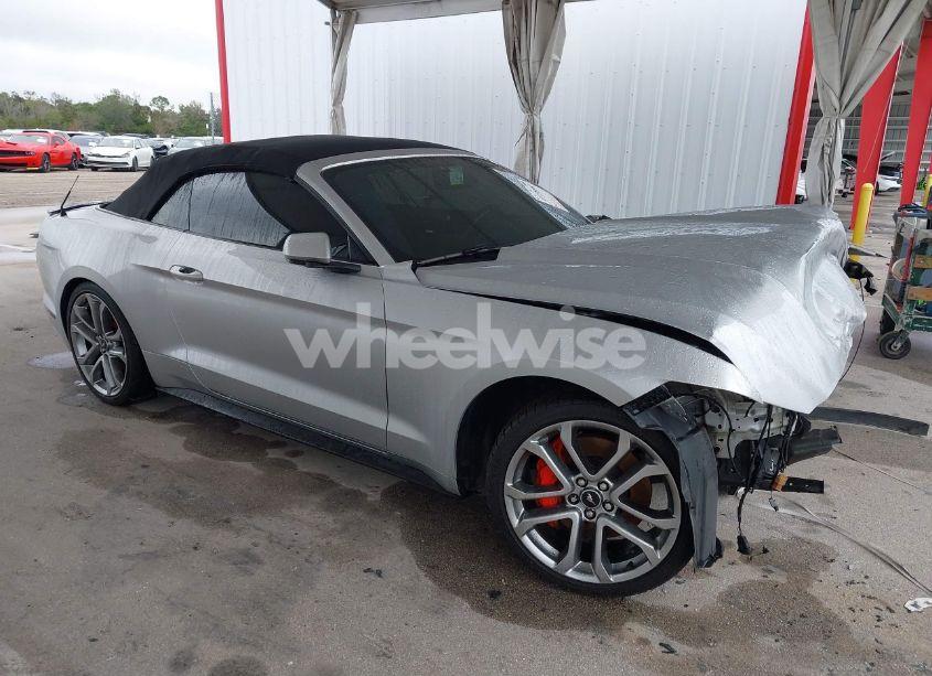2016 Ford Mustang V6 (VIN 1FATP8EM3G5216124) main photo