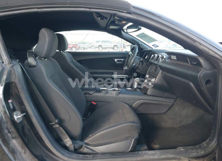 Photo 5 of 2017 Ford Mustang V6 (VIN 1FATP8EM4H5256892)