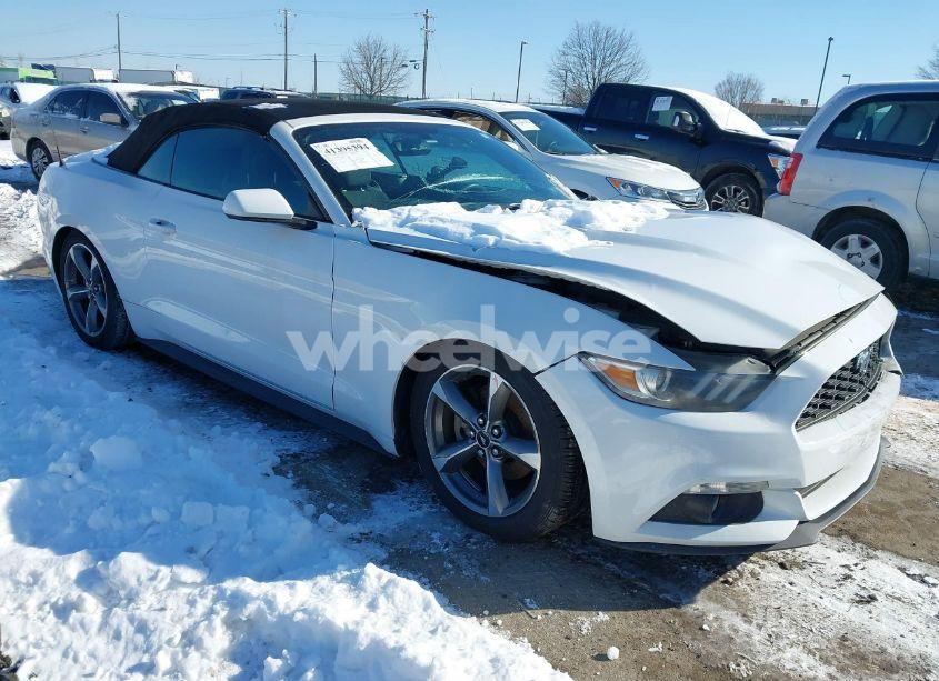 2015 Ford Mustang V6 (VIN 1FATP8EM7F5372293) main photo