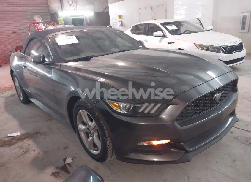 2015 Ford Mustang V6 (VIN 1FATP8EM7F5402165) main photo