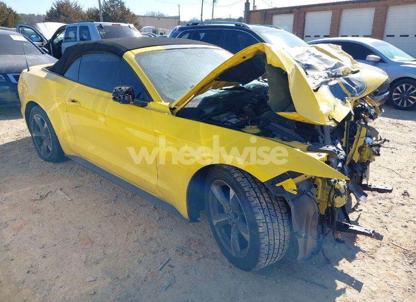2015 Ford Mustang V6 (VIN 1FATP8EM8F5373825) main photo