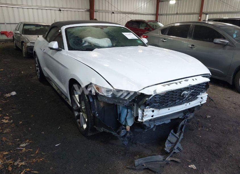 2015 Ford Mustang V6 (VIN 1FATP8EMXF5359697) main photo