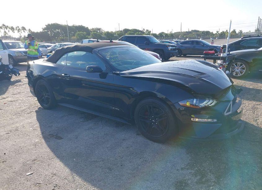 2020 Ford Mustang ECOBOOST PREMIUM (VIN 1FATP8UH3L5139706) main photo