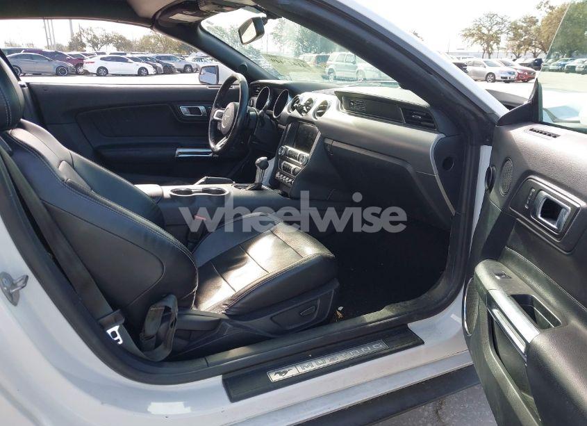 Photo 5 of 2020 Ford Mustang ECOBOOST PREMIUM (VIN 1FATP8UH3L5180062)