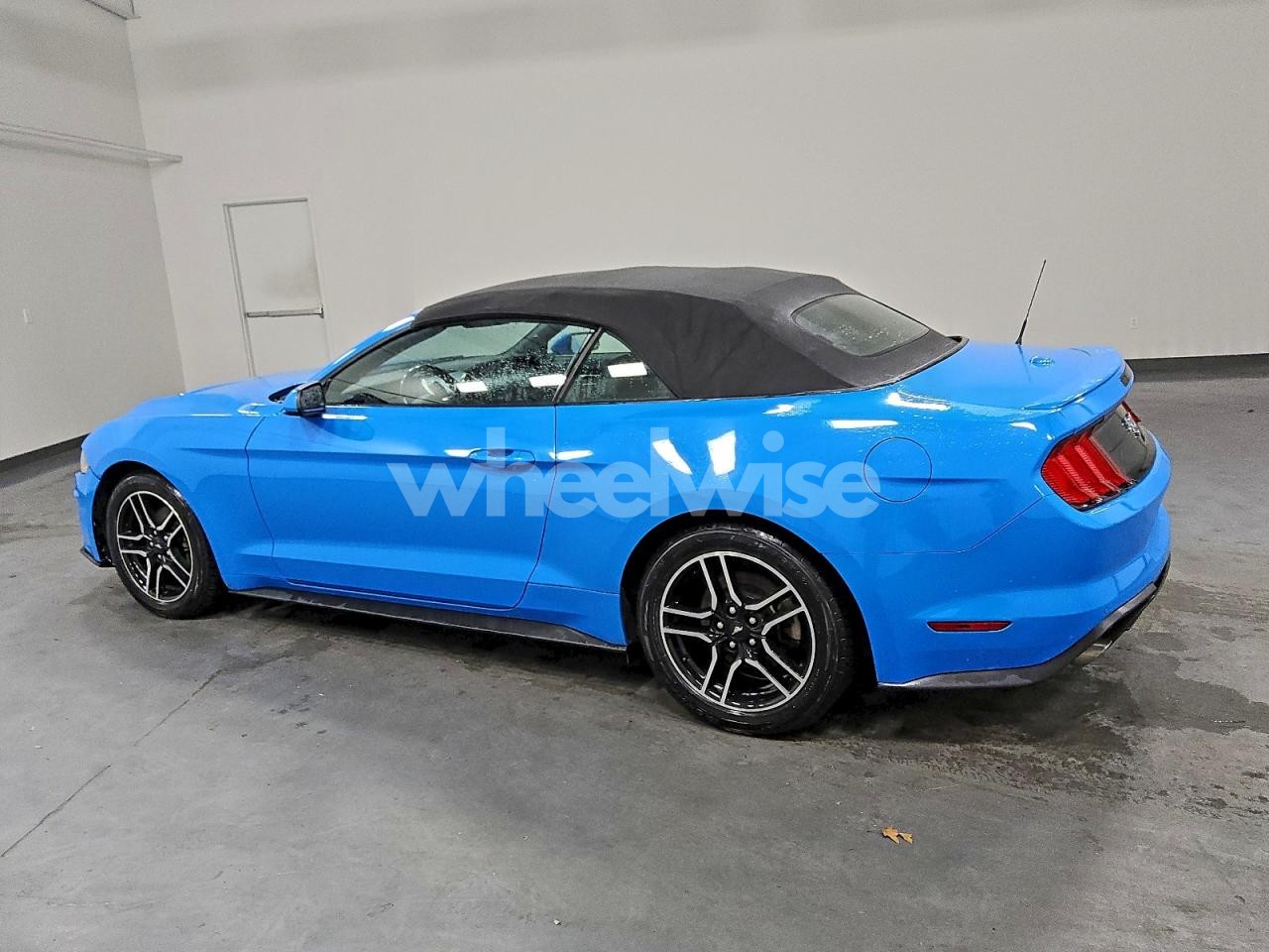 Photo 2 of 2023 FORD MUSTANG (VIN 1FATP8UH7P5105693)