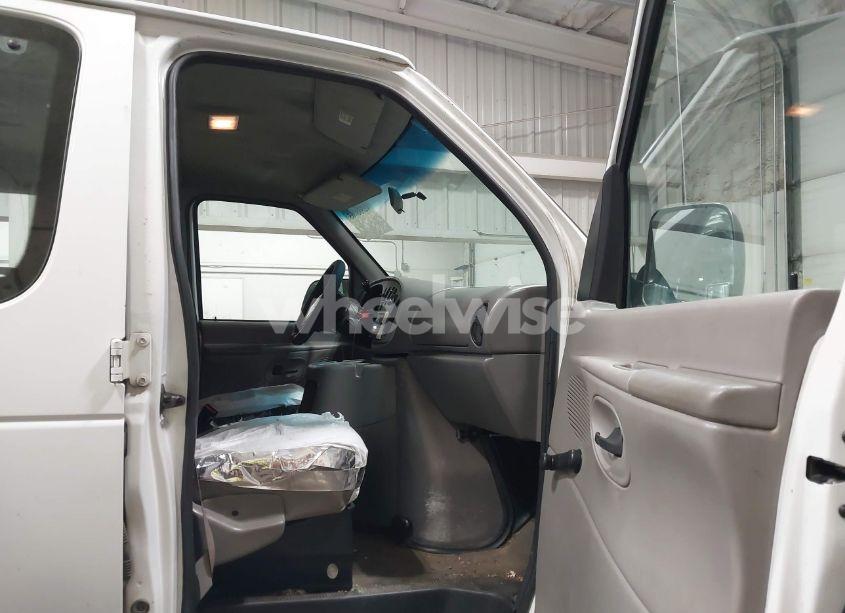 Photo 5 of 1997 Ford Club WAGON XL/XLT (VIN 1FBJS31L6VHB82132)