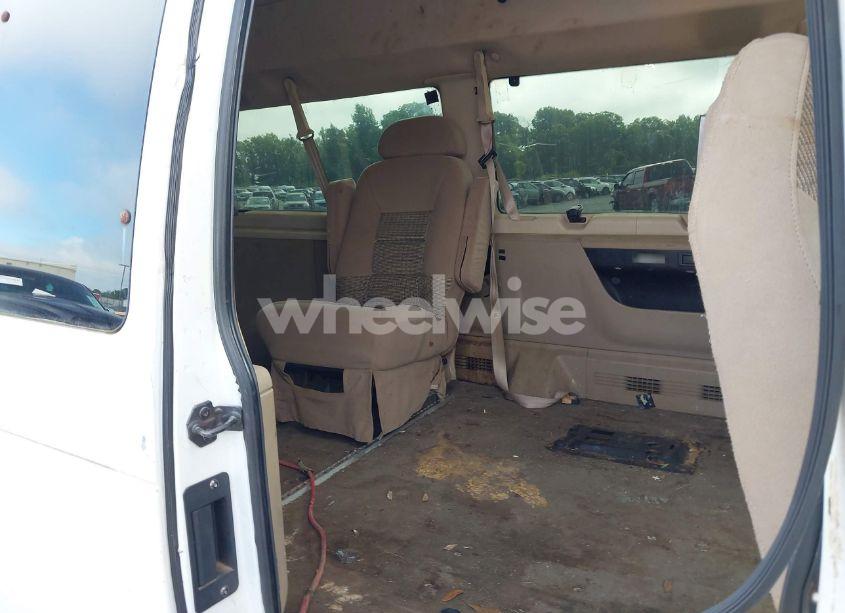Photo 8 of 2004 Ford E-350 SUPER DUTY CHATEAU/XL/XLT (VIN 1FBNE31L34HA22488)