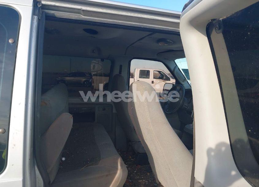 Photo 8 of 2005 Ford E-350 SUPER DUTY XL/XLT (VIN 1FBSS31L15HB17886)