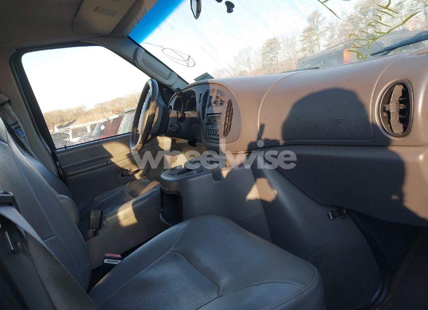 Photo 5 of 2005 Ford E-350 SUPER DUTY XL/XLT (VIN 1FBSS31L35HB17145)