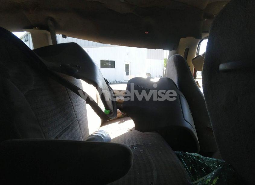 Photo 8 of 2000 Ford E-350 SUPER DUTY XLT/XL (VIN 1FBSS31L6YHB02420)