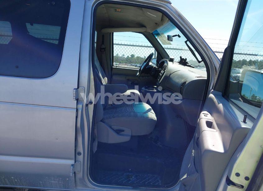 Photo 5 of 1999 Ford E-350 SUPER DUTY XL/XLT (VIN 1FBSS31S1XHC00521)