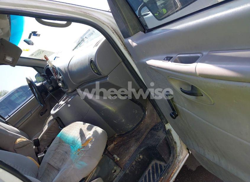 Photo 5 of 2002 Ford E-350 SUPER DUTY XL/XLT (VIN 1FBSS31S92HA41546)