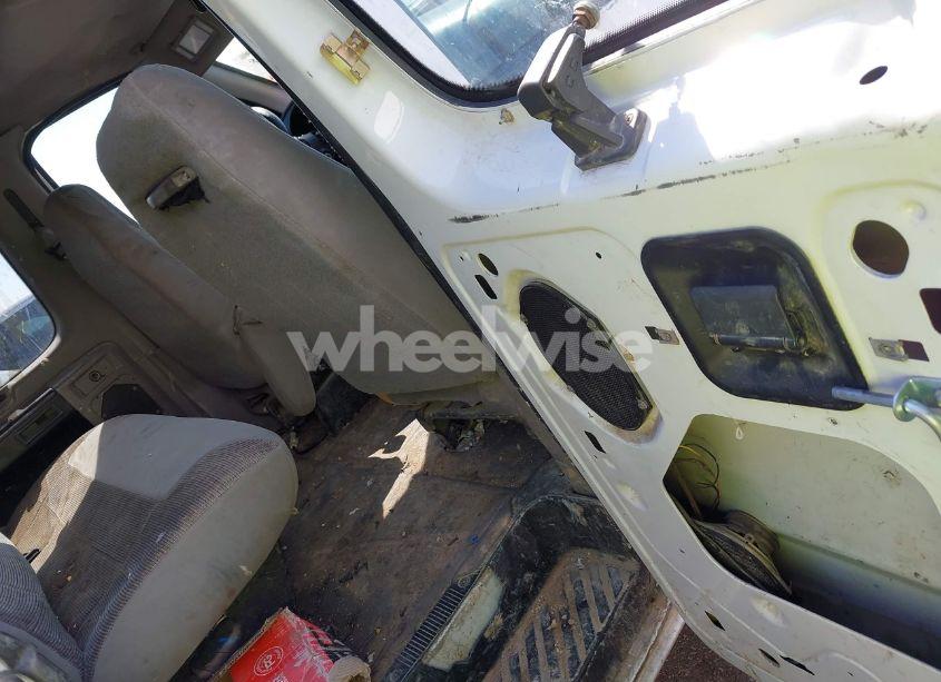 Photo 8 of 2002 Ford E-350 SUPER DUTY XL/XLT (VIN 1FBSS31S92HA41546)