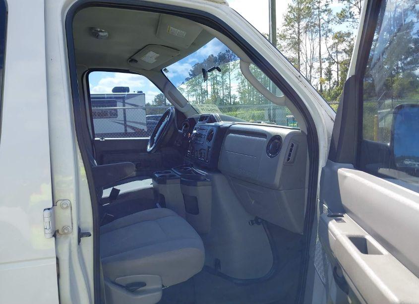 Photo 5 of 2010 Ford E-350 SUPER DUTY XL/XLT (VIN 1FBSS3BL3ADA62213)