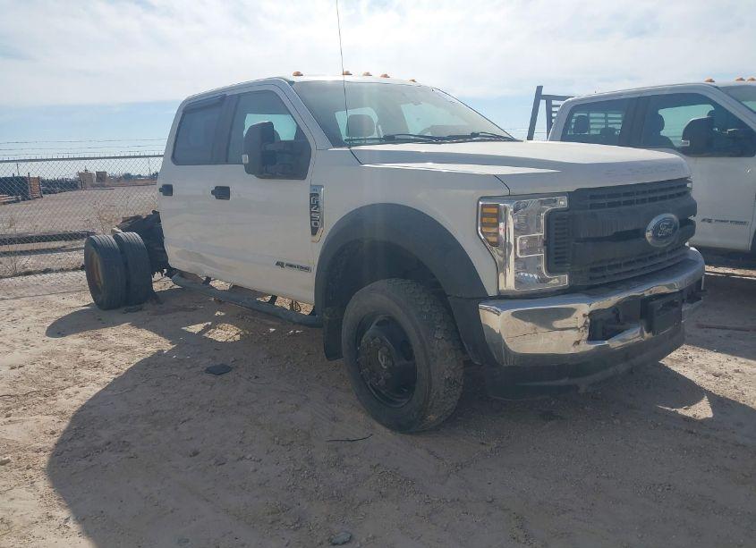 2019 Ford F-450 CHASSIS XL (VIN 1FD0W4HT7KEC47215) main photo