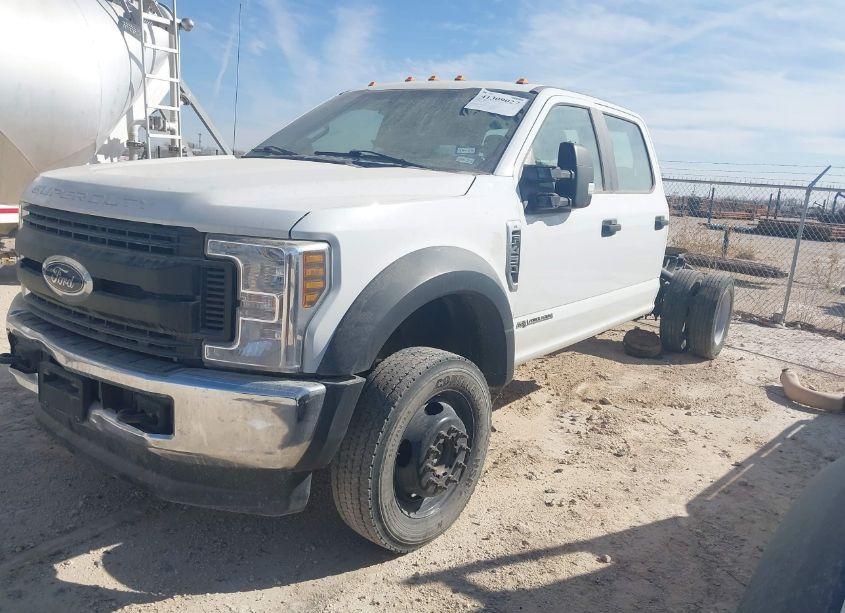 Photo 2 of 2019 Ford F-450 CHASSIS XL (VIN 1FD0W4HT7KEC47215)