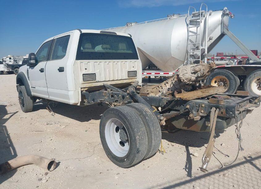 Photo 3 of 2019 Ford F-450 CHASSIS XL (VIN 1FD0W4HT7KEC47215)