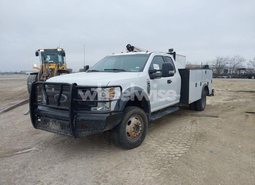 Photo 2 of 2019 Ford F-450 CHASSIS XL (VIN 1FD0X4HT6KED01357)