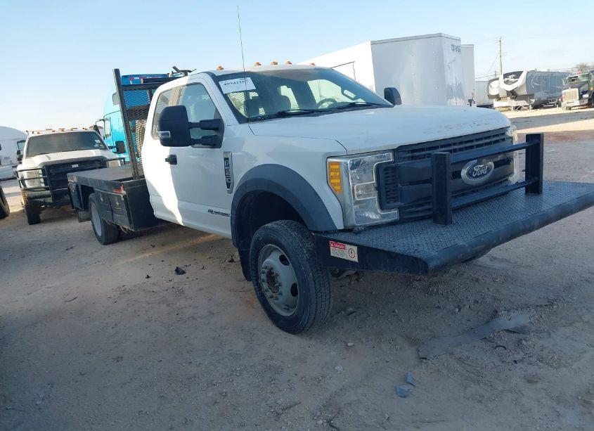 2017 Ford F-550 CHASSIS XL (VIN 1FD0X5HT1HEC86944) main photo