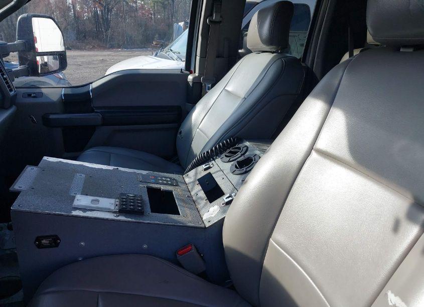 Photo 6 of 2017 Ford F-550 CHASSIS XLT (VIN 1FD0X5HT7HEB54397)