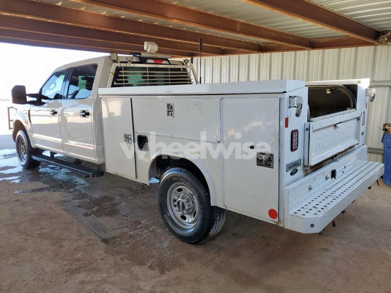 Photo 2 of 2018 FORD F250 UTILITY / SERVICE TRUCK (VIN 1FD7W2B66JED05352)