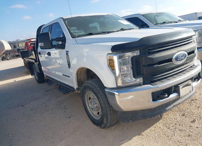 2019 Ford F-250 XL (VIN 1FD7W2BT9KEF53098) main photo