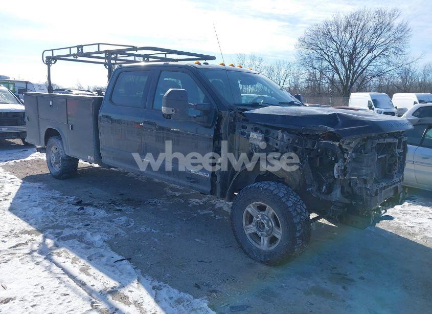 2017 Ford F-350 CHASSIS XLT (VIN 1FD7W3FT2HEE82917) main photo