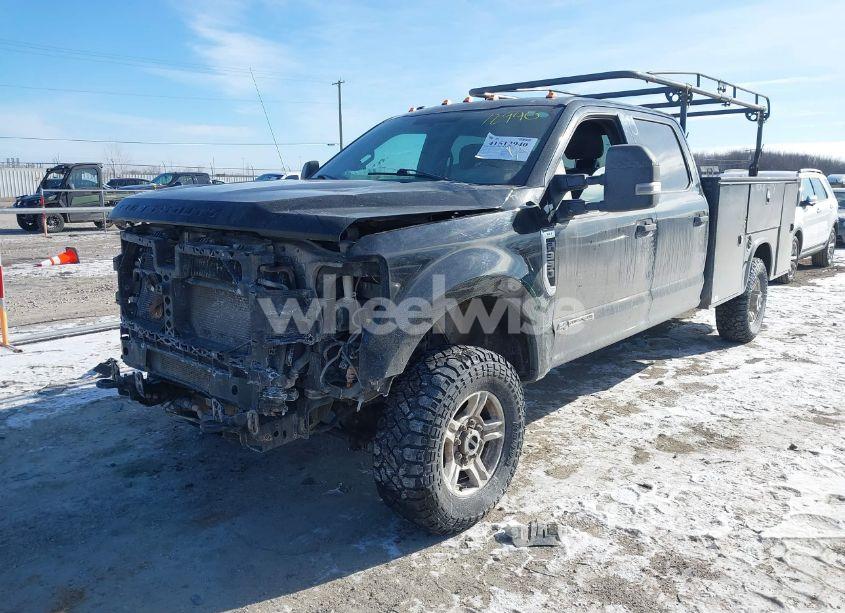 Photo 2 of 2017 Ford F-350 CHASSIS XLT (VIN 1FD7W3FT2HEE82917)