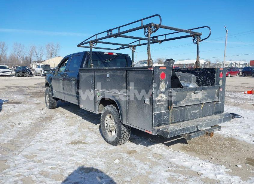 Photo 3 of 2017 Ford F-350 CHASSIS XLT (VIN 1FD7W3FT2HEE82917)