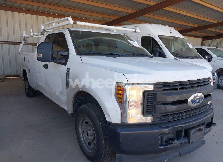 2019 Ford F-250 XL (VIN 1FD7X2A62KED56606) main photo