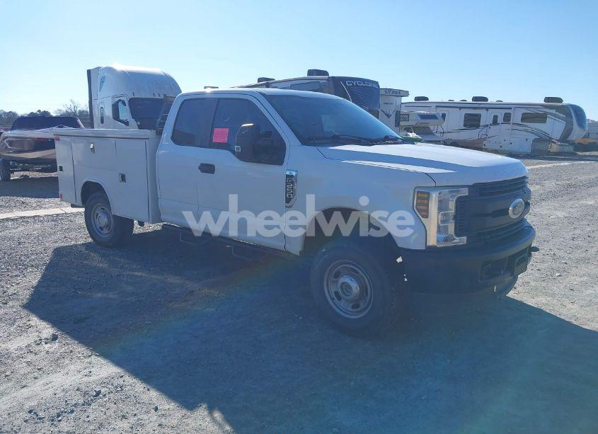 2018 Ford F-250 (VIN 1FD7X2B6XJEC27137) main photo