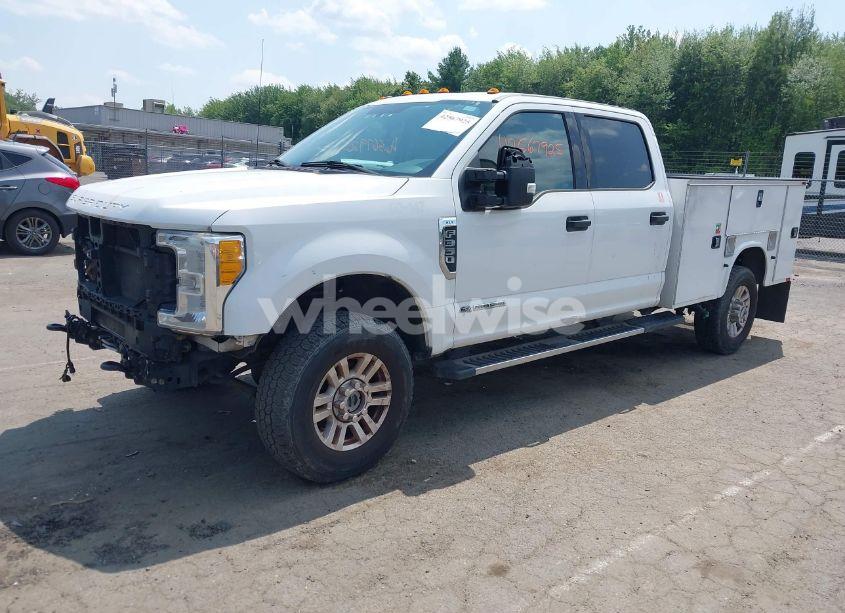 Photo 2 of 2017 Ford F-350 XLT (VIN 1FD8W3BT9HED79679)